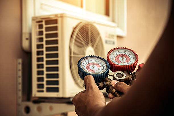 Professional Hvac technician working in Walnut Creek, OH